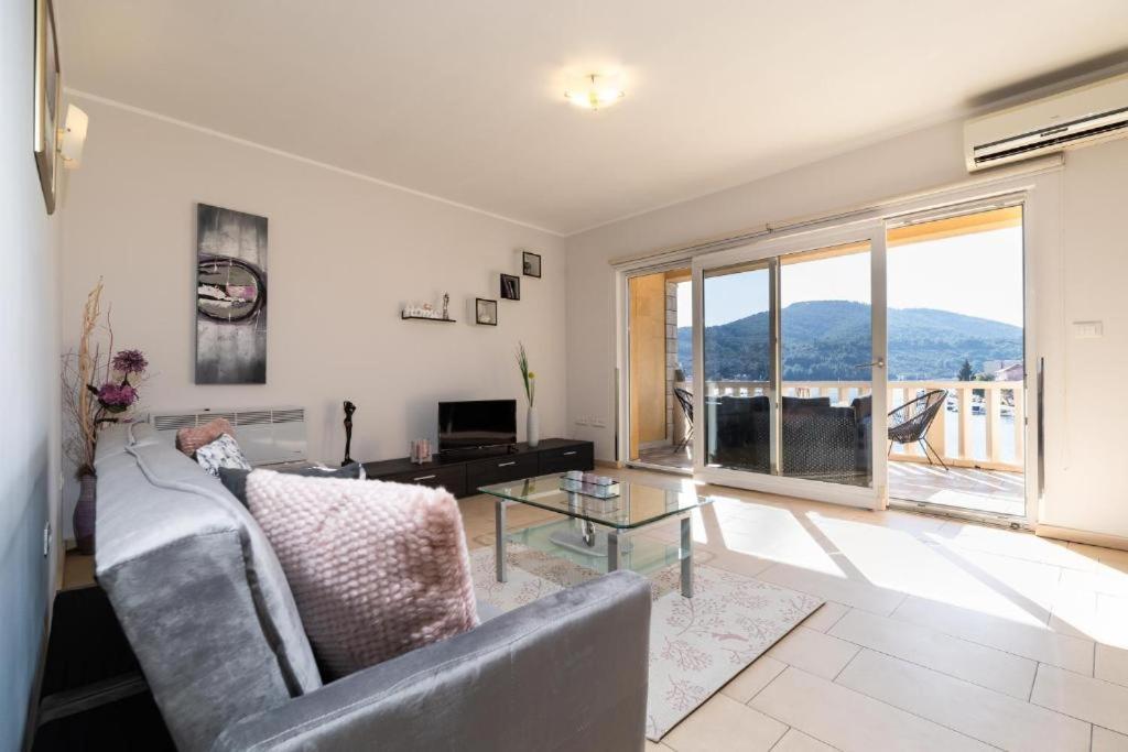 Apartments Dea Caeli Vela Luka Bagian luar foto