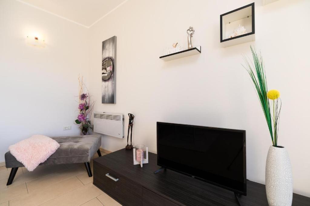 Apartments Dea Caeli Vela Luka Bagian luar foto