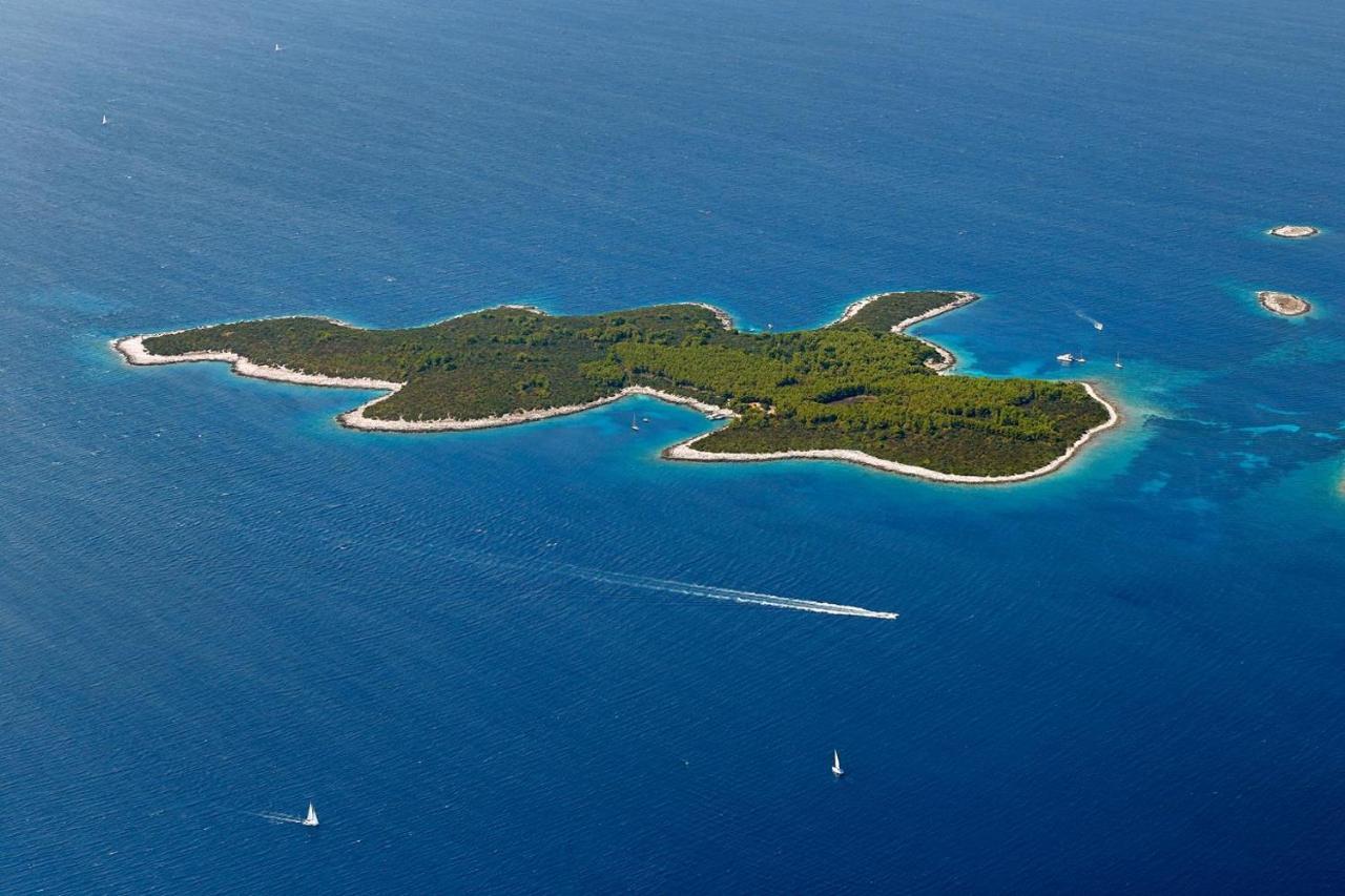 Apartments Dea Caeli Vela Luka Bagian luar foto