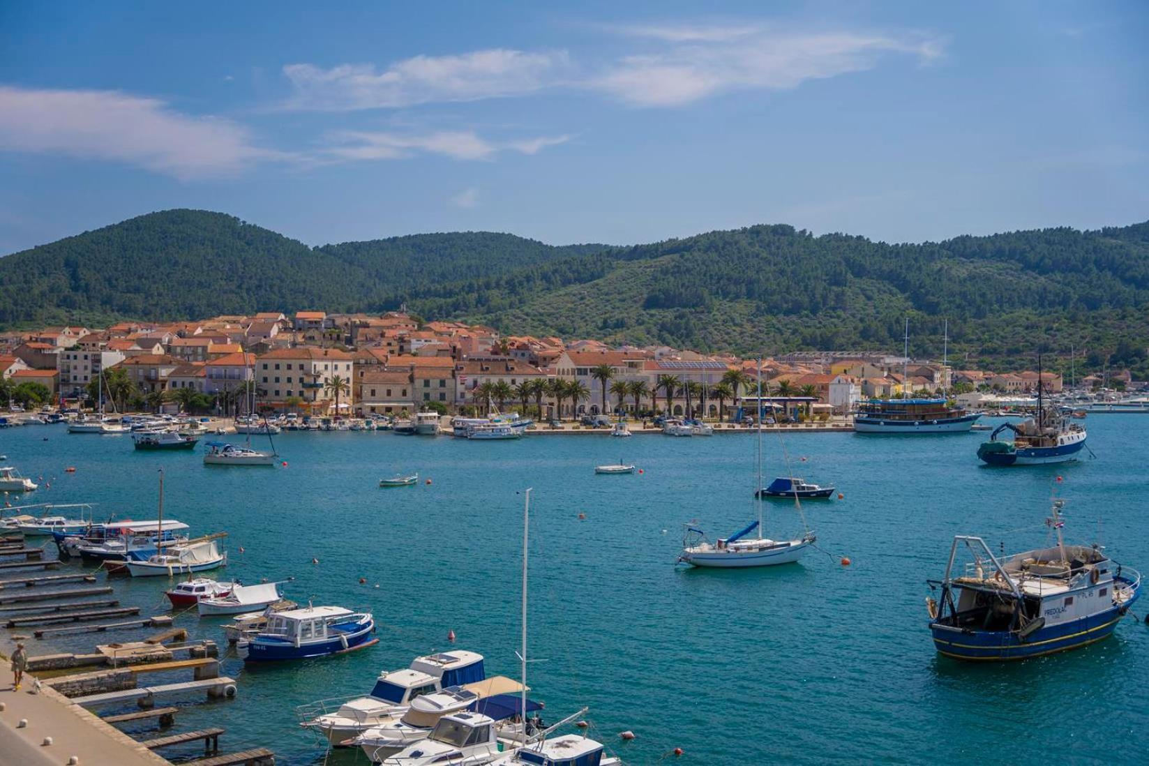 Apartments Dea Caeli Vela Luka Bagian luar foto