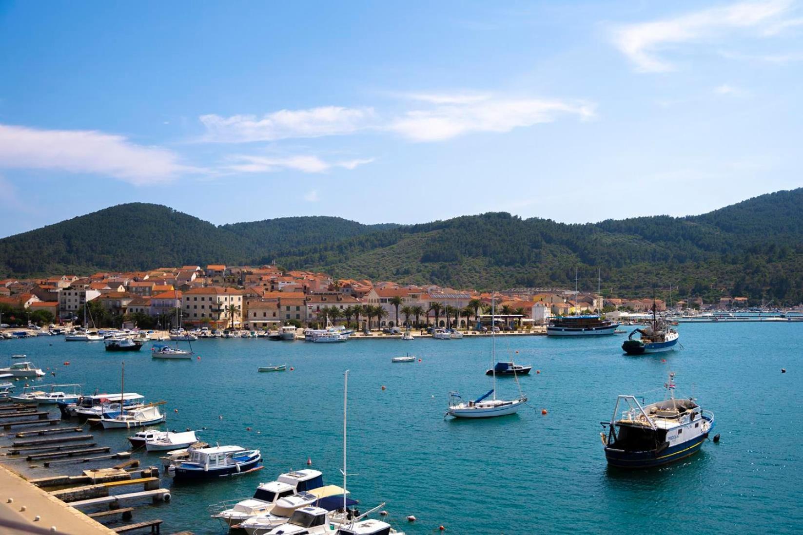 Apartments Dea Caeli Vela Luka Bagian luar foto